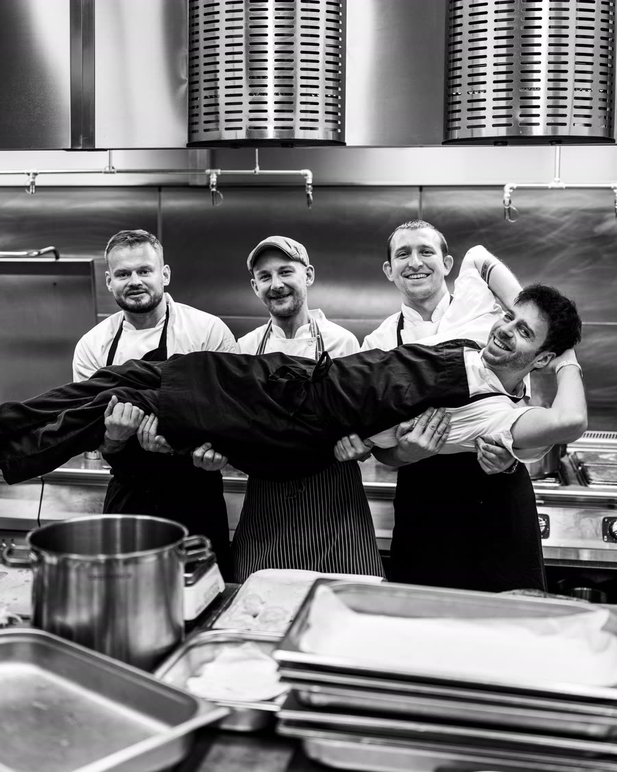 DIALOG - the team carrying the head chef