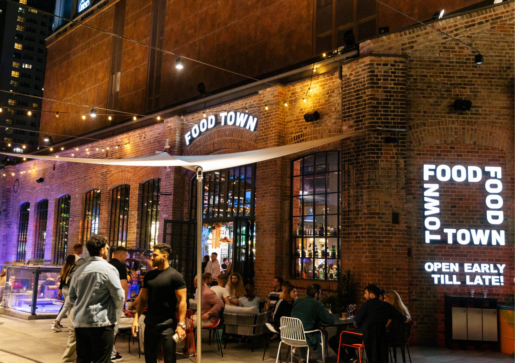 Food Town at Fabryka Norblina buzzing at night
